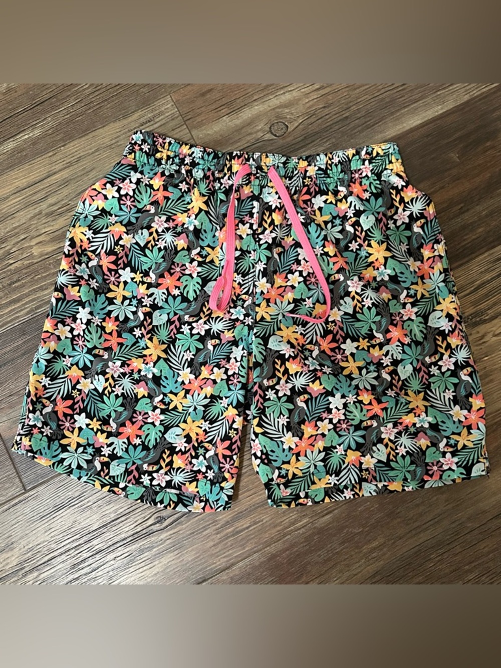 Chubbies The Bloomeramgs floral toucan swim trunks Men’s M 7” inseam tropical